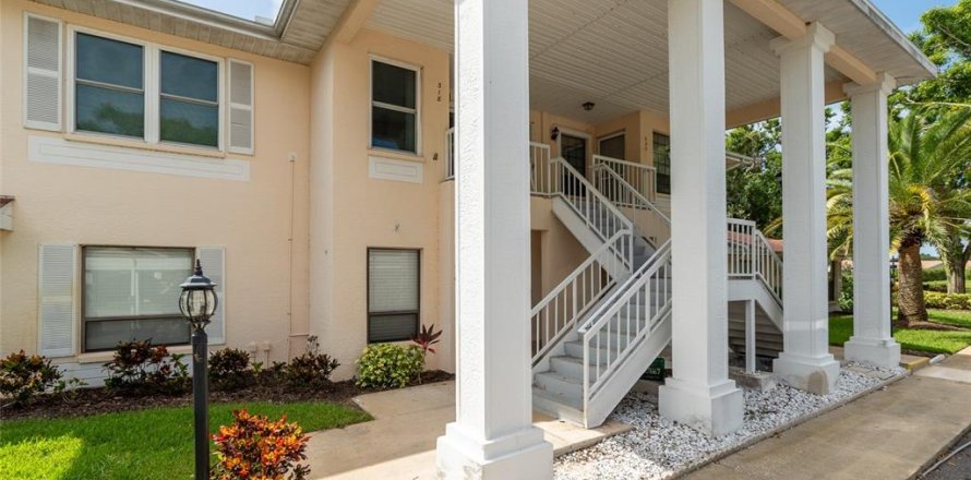 Condominio en Sun City Center, Florida, 2 dormitorios № 1812723