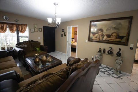 House in Cutler Bay, Florida 3 bedrooms № 2402118 - photo 10