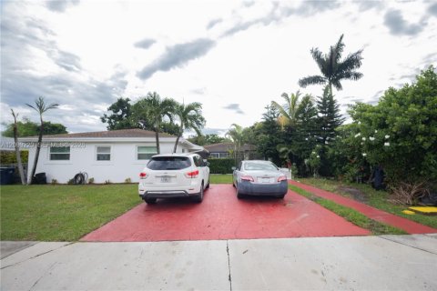 House in Cutler Bay, Florida 3 bedrooms № 2402118