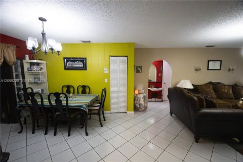 House in Cutler Bay, Florida 3 bedrooms № 2402118 - photo 7