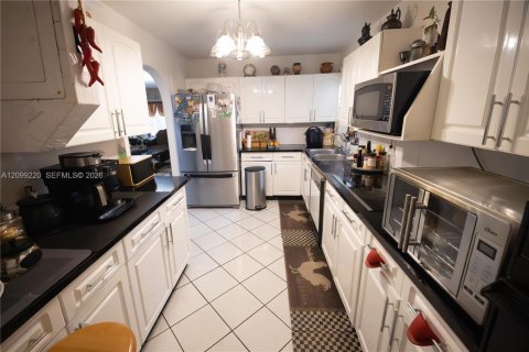 House in Cutler Bay, Florida 3 bedrooms № 2402118 - photo 2