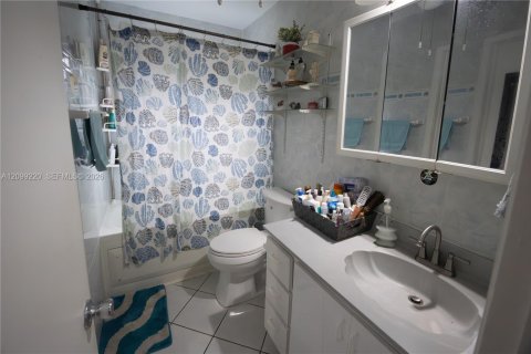 House in Cutler Bay, Florida 3 bedrooms № 2402118 - photo 12