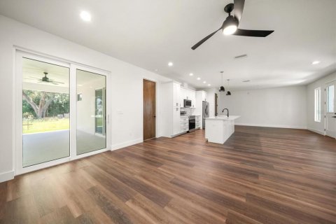 House in Saint Petersburg, Florida 3 bedrooms, 172.43 sq.m. № 1904037 - photo 21