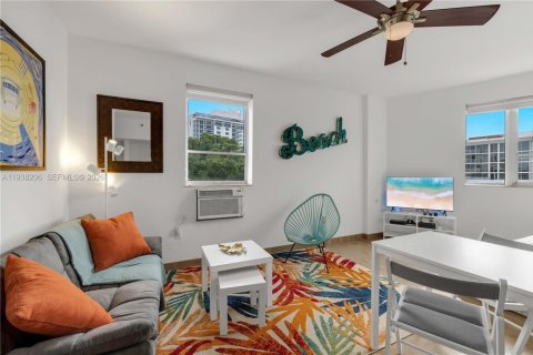 Condo in Miami Beach, Florida № 2176014 - photo 5