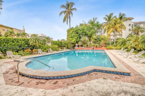 Condo in Miami Beach, Florida № 2176014 - photo 12