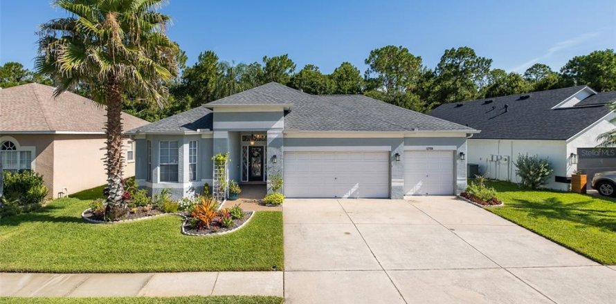 House in Tampa, Florida 3 bedrooms, 164.81 sq.m. № 2208284