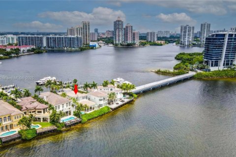 House in Aventura, Florida 5 bedrooms, 494.15 sq.m. № 1980288 - photo 4