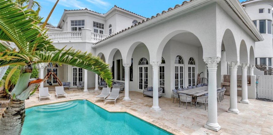House in Aventura, Florida 5 bedrooms, 494.15 sq.m. № 1980288
