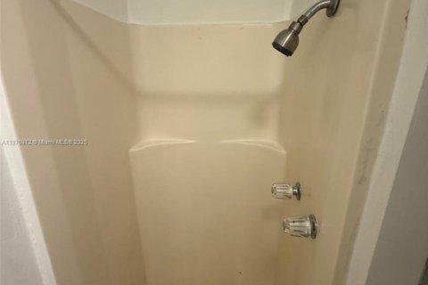 House in Opa-locka, Florida 1 bedroom, 272.85 sq.m. № 1920550 - photo 6