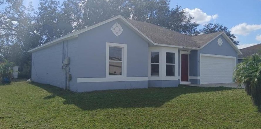 House in Poinciana, Florida 3 bedrooms, 125.51 sq.m. № 1681804