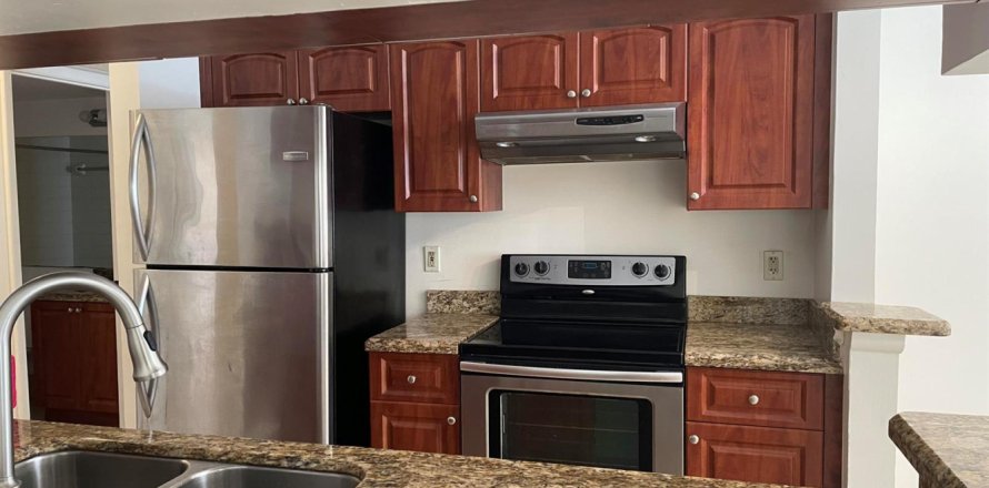 Condo in Coral Springs, Florida, 2 bedrooms № 2086491