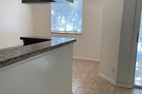 Condo in Coral Springs, Florida, 2 bedrooms № 2086491 - photo 3