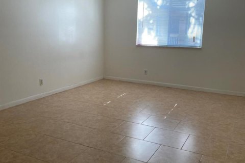 Condo in Coral Springs, Florida, 2 bedrooms № 2086491 - photo 9
