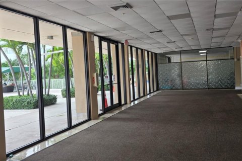 Condo in Sunny Isles Beach, Florida, 1 bedroom  № 2001411 - photo 16