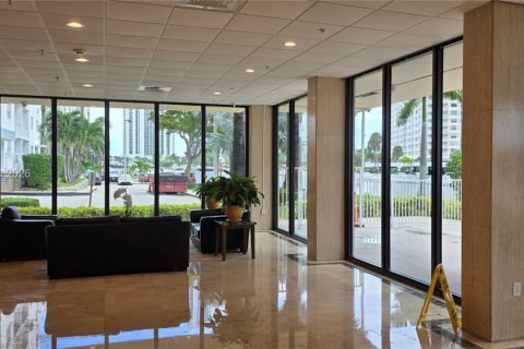 Condo in Sunny Isles Beach, Florida, 1 bedroom  № 2001411 - photo 21