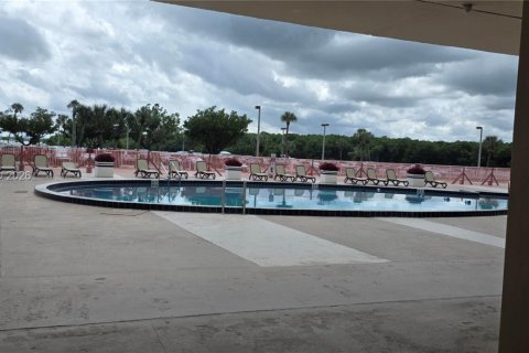 Condo in Sunny Isles Beach, Florida, 1 bedroom  № 2001411 - photo 15