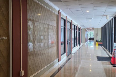 Condo in Sunny Isles Beach, Florida, 1 bedroom  № 2001411 - photo 18