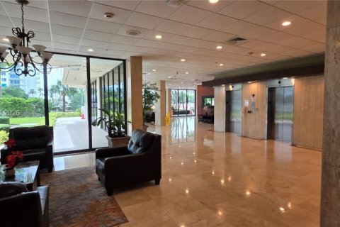Condo in Sunny Isles Beach, Florida, 1 bedroom  № 2001411 - photo 25