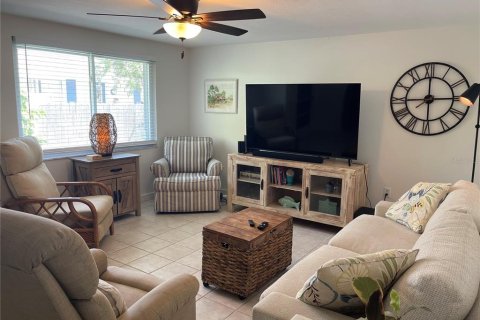 Apartment in Bradenton Beach, Florida 2 bedrooms, 83.61 sq.m. № 2221015 - photo 2