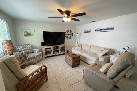 Apartment in Bradenton Beach, Florida 2 bedrooms, 83.61 sq.m. № 2221015 - photo 3
