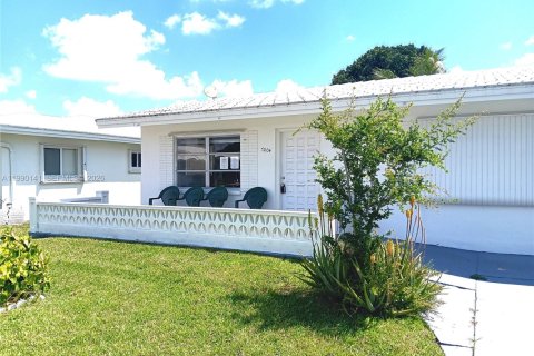 Купить виллу или дом в Тамарак, Флорида 2 спальни, 98.66м2, № 2052064 - фото 8