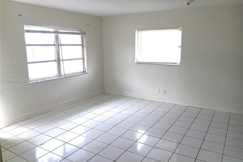 Купить виллу или дом в Тамарак, Флорида 2 спальни, 98.66м2, № 2052064 - фото 2