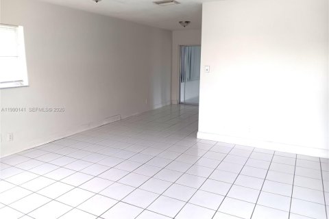 Купить виллу или дом в Тамарак, Флорида 2 спальни, 98.66м2, № 2052064 - фото 3