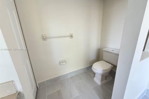 Casa en alquiler en Miramar, Florida, 4 dormitorios, 208.47 m2 № 2030549 - foto 11