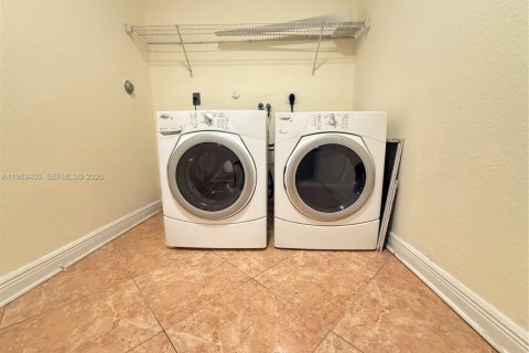 Casa en alquiler en Miramar, Florida, 4 dormitorios, 208.47 m2 № 2030549 - foto 18