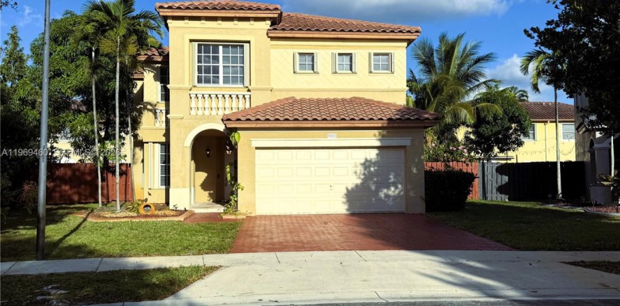 Casa en Miramar, Florida 4 dormitorios, 208.47 m2 № 2030549