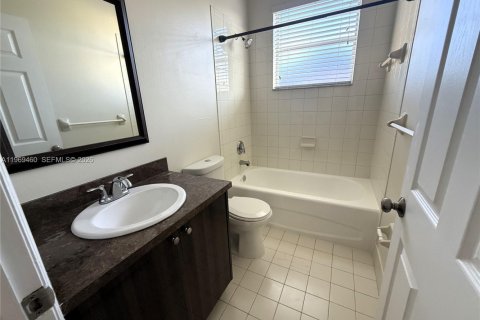 Casa en alquiler en Miramar, Florida, 4 dormitorios, 208.47 m2 № 2030549 - foto 17