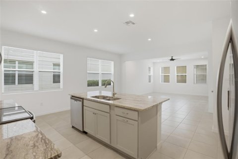 Townhouse in Winter Garden, Florida 3 bedrooms, 192.31 sq.m. № 2197134 - photo 9