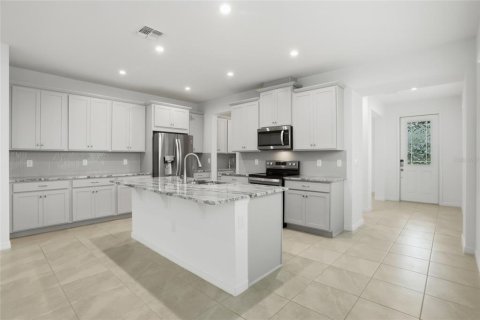 Townhouse in Winter Garden, Florida 3 bedrooms, 192.31 sq.m. № 2197134 - photo 7