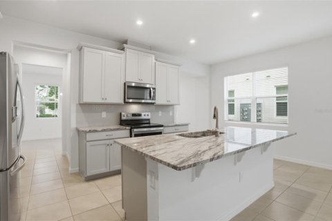 Townhouse in Winter Garden, Florida 3 bedrooms, 192.31 sq.m. № 2197134 - photo 10