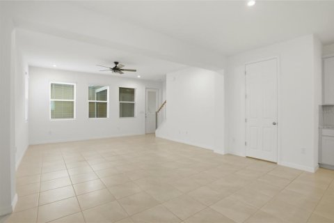 Townhouse in Winter Garden, Florida 3 bedrooms, 192.31 sq.m. № 2197134 - photo 13