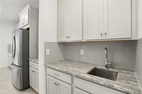 Townhouse in Winter Garden, Florida 3 bedrooms, 192.31 sq.m. № 2197134 - photo 11