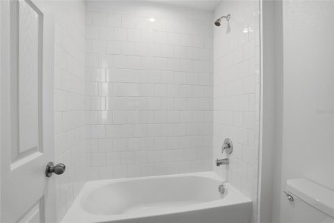 Townhouse in Winter Garden, Florida 3 bedrooms, 192.31 sq.m. № 2197134 - photo 21