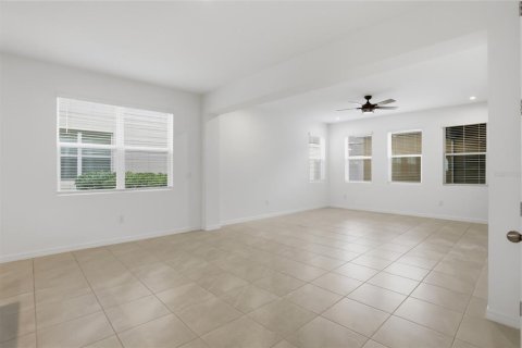 Townhouse in Winter Garden, Florida 3 bedrooms, 192.31 sq.m. № 2197134 - photo 12