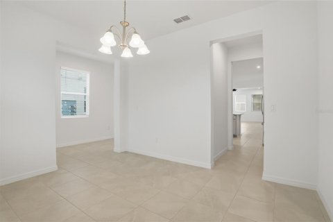 Townhouse in Winter Garden, Florida 3 bedrooms, 192.31 sq.m. № 2197134 - photo 5