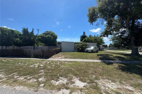House in Lake Worth, Florida 3 bedrooms, 97.27 sq.m. № 1893821 - photo 2