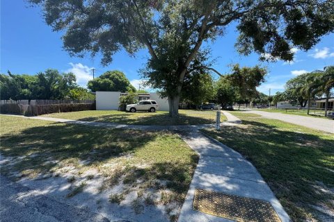 House in Lake Worth, Florida 3 bedrooms, 97.27 sq.m. № 1893821 - photo 1