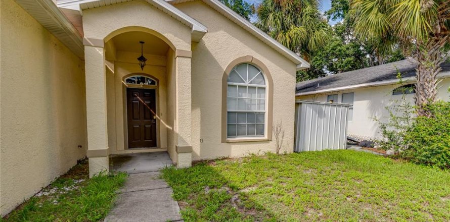 House in Clearwater, Florida 3 bedrooms, 175.96 sq.m. № 2425723