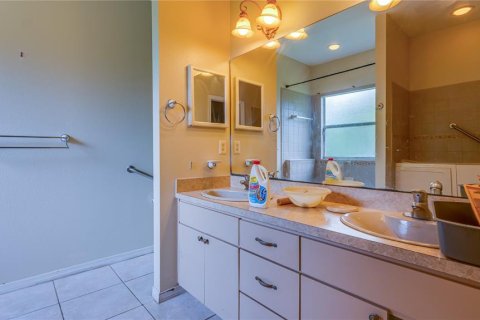 House in Clearwater, Florida 3 bedrooms, 175.96 sq.m. № 2425723 - photo 17