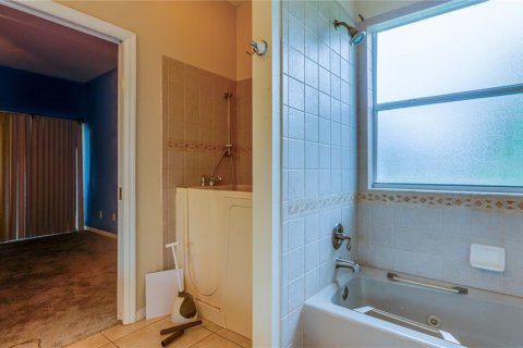 House in Clearwater, Florida 3 bedrooms, 175.96 sq.m. № 2425723 - photo 18