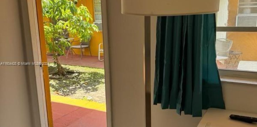 Immobilier commercial à Hallandale Beach, Floride № 1228737