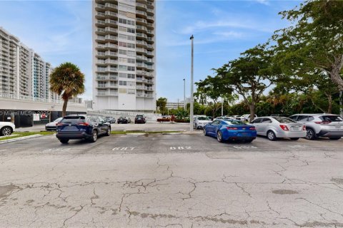 Condominio en alquiler en Aventura, Florida, 1 dormitorio, 93.37 m2 № 1897849 - foto 25