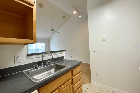 Condo in Orlando, Florida, 1 bedroom  № 2237642 - photo 5
