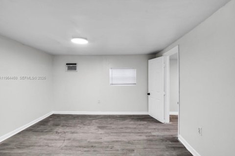 Commercial property in Miami, Florida 139.82 sq.m. № 2089724 - photo 13
