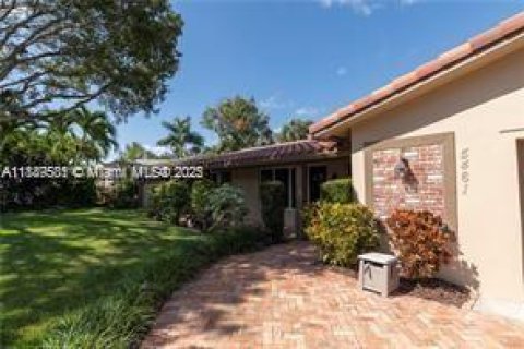 Villa ou maison à louer à Fort Lauderdale, Floride: 4 chambres, 193.61 m2 № 1946840 - photo 4
