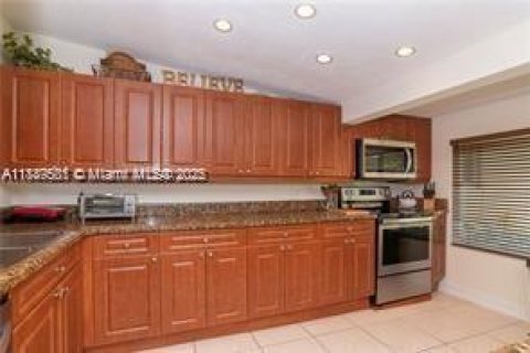 Villa ou maison à louer à Fort Lauderdale, Floride: 4 chambres, 193.61 m2 № 1946840 - photo 10